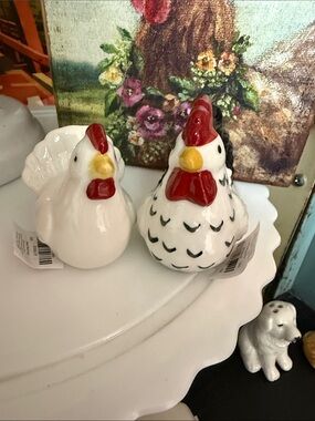 Ceramic White Rooster Salt and Pepper Shaker Set